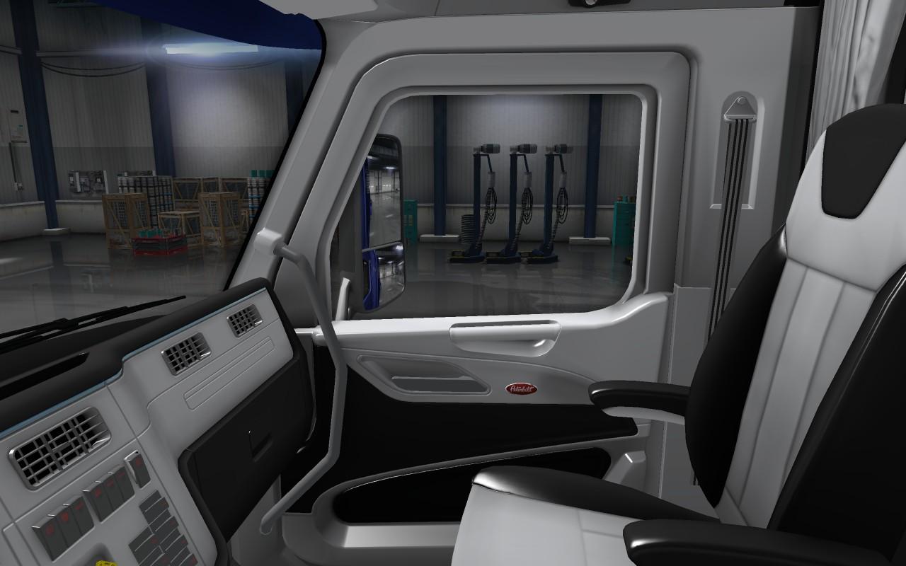 Black / White Interior for Peterbilt 579 v1.0